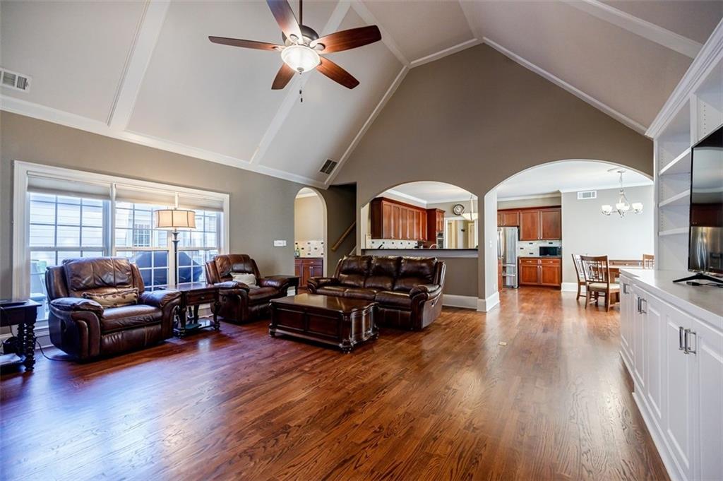 5072 Tottenham Court