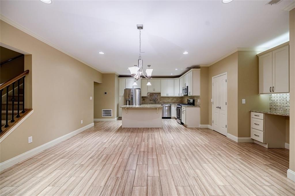 5072 Tottenham Court