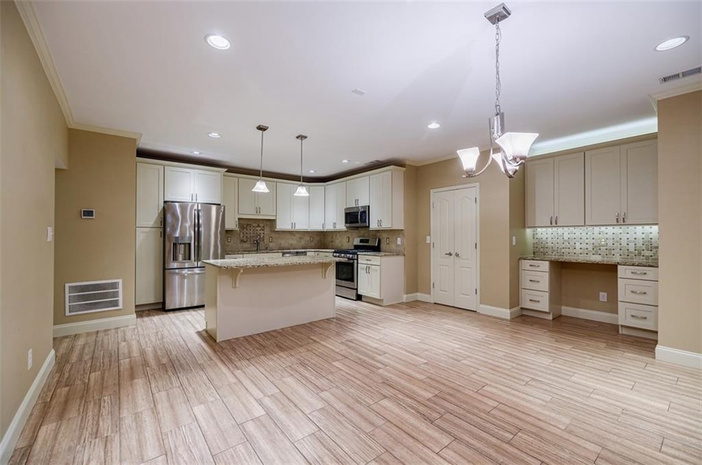 5072 Tottenham Court