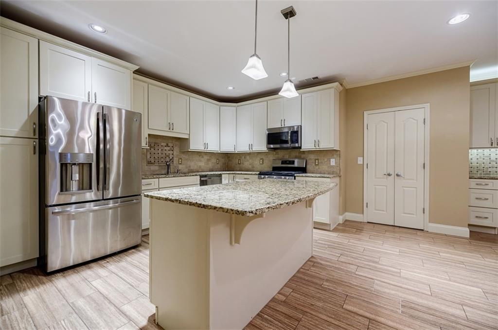 5072 Tottenham Court