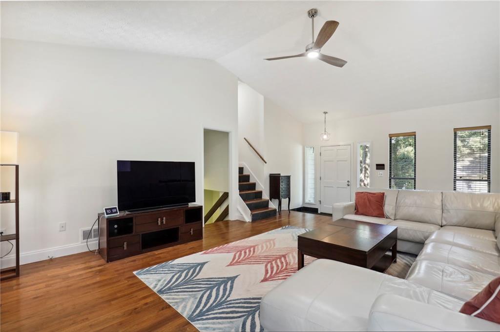 623 Green Valley Drive SE