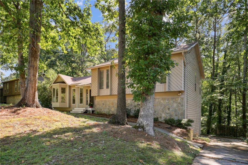 623 Green Valley Drive SE