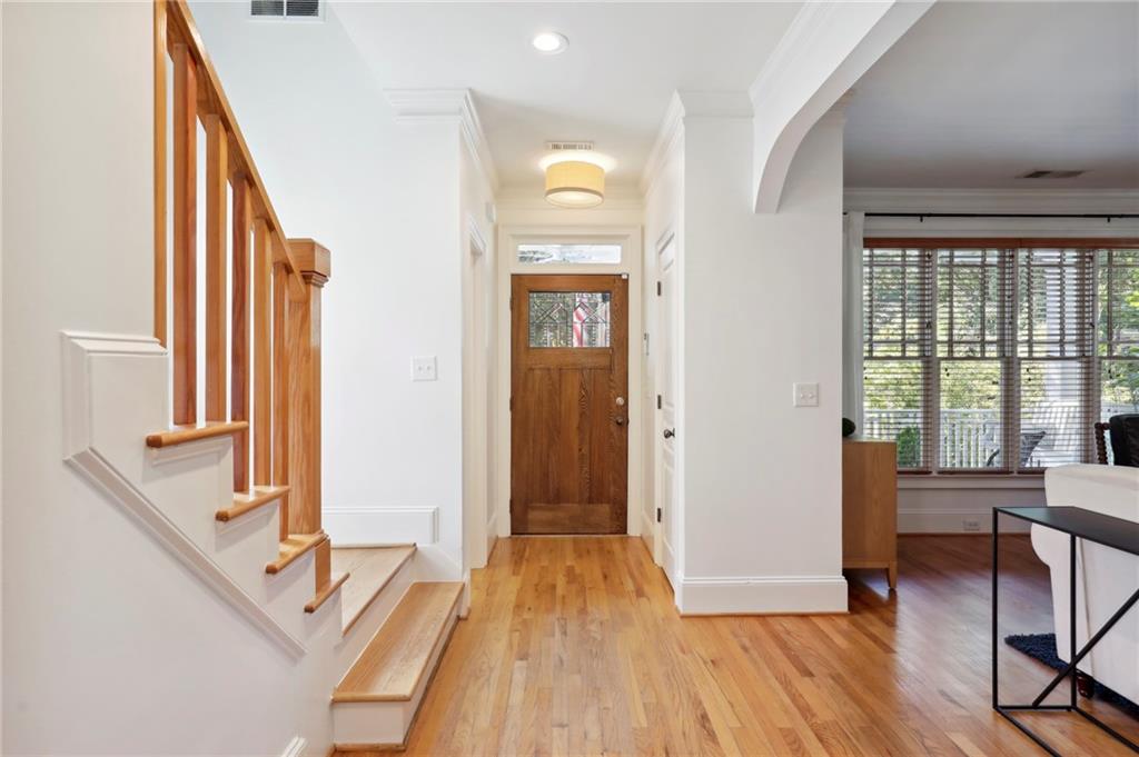 1092 Shelby Place SE