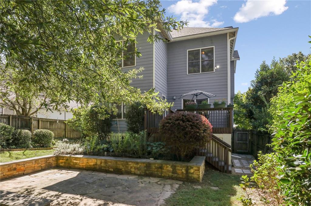 1092 Shelby Place SE