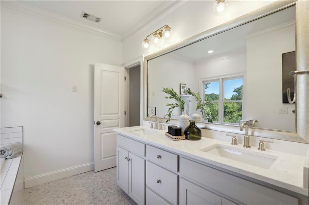 1092 Shelby Place SE