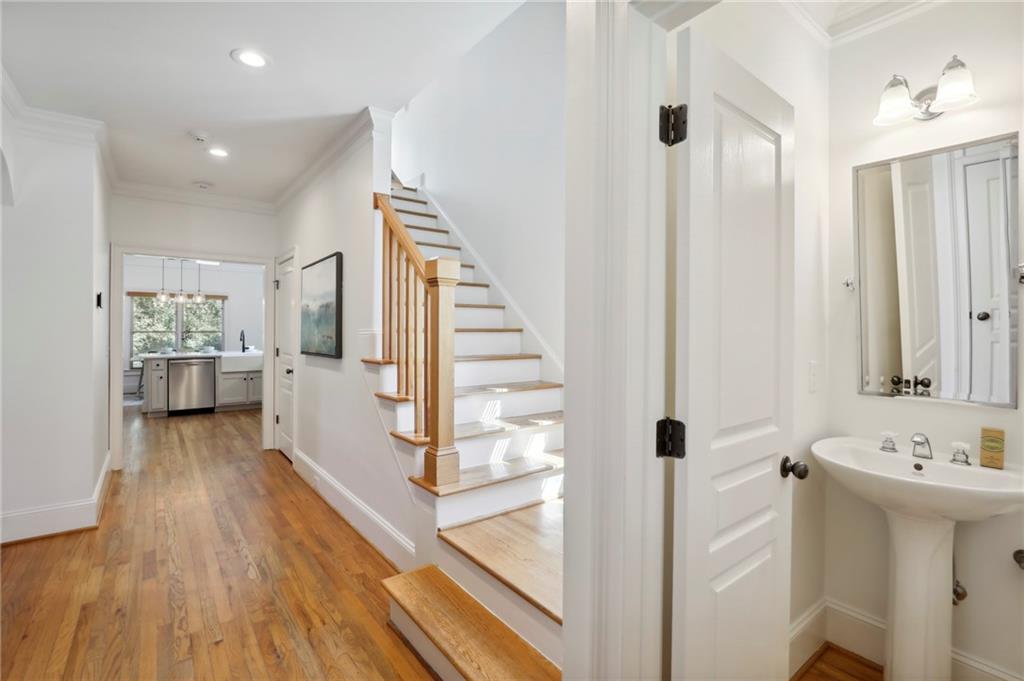 1092 Shelby Place SE