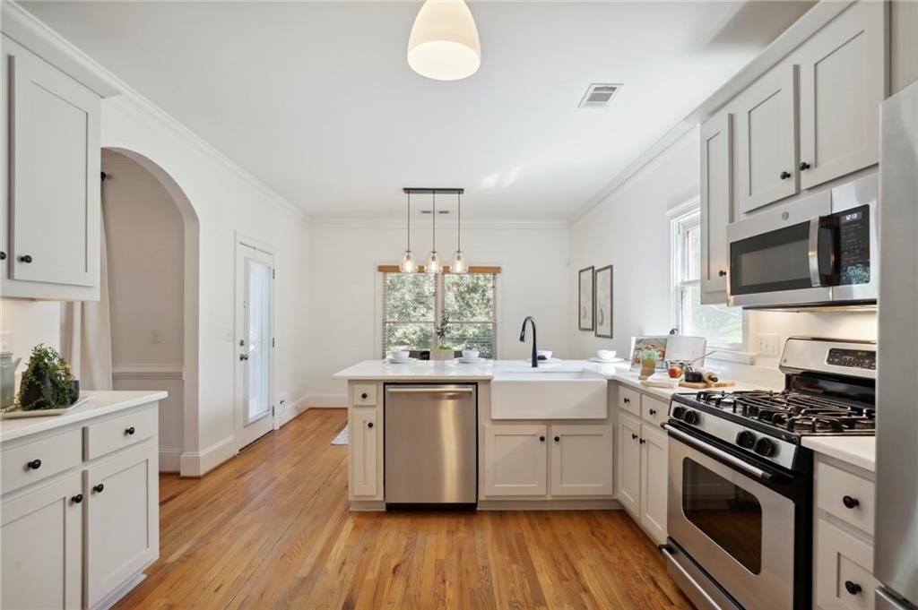 1092 Shelby Place SE