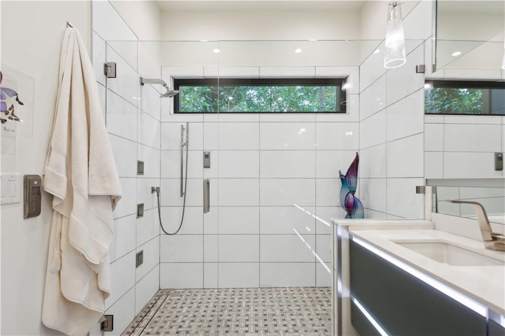 2385 Coosawattee Drive NE