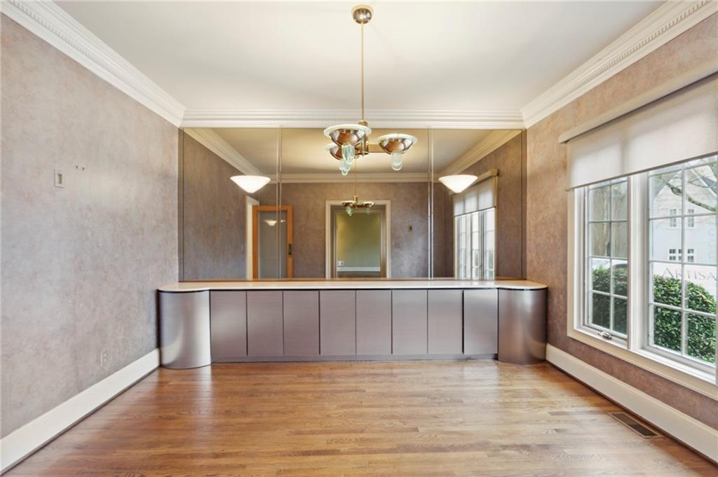 70 Paces West Court NW