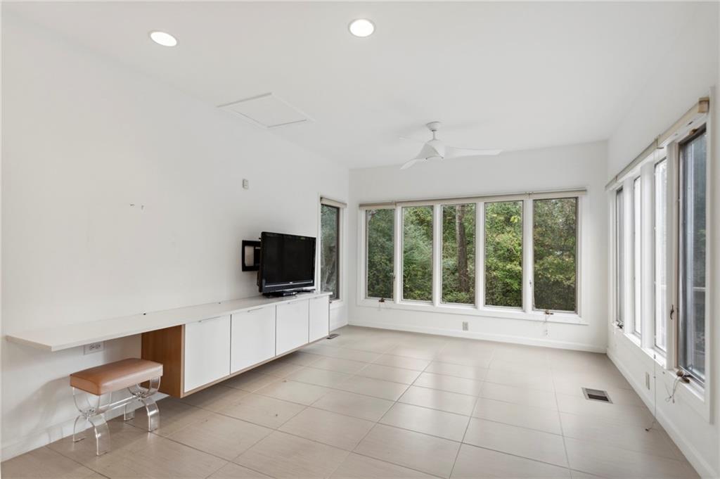 70 Paces West Court NW