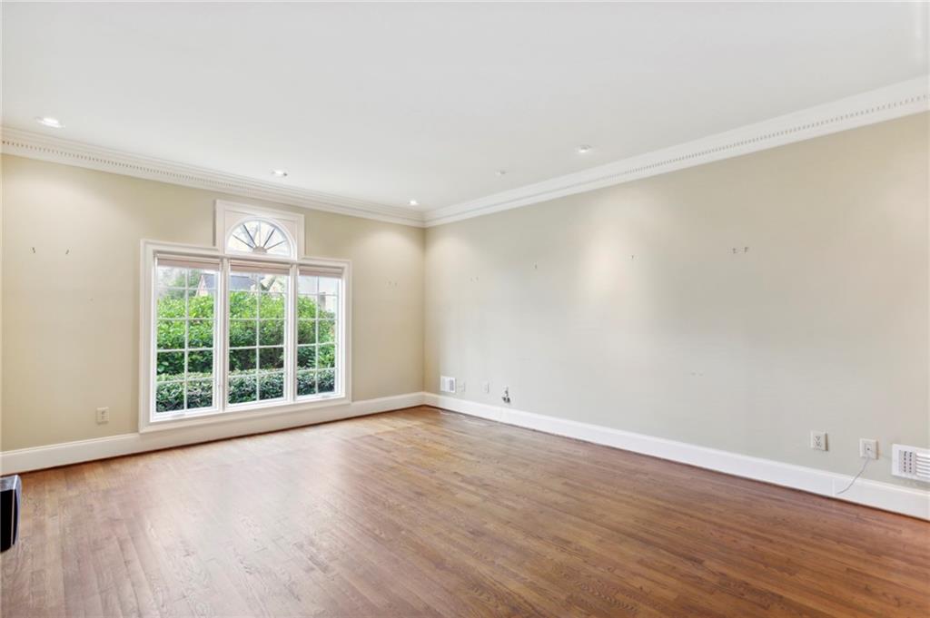 70 Paces West Court NW