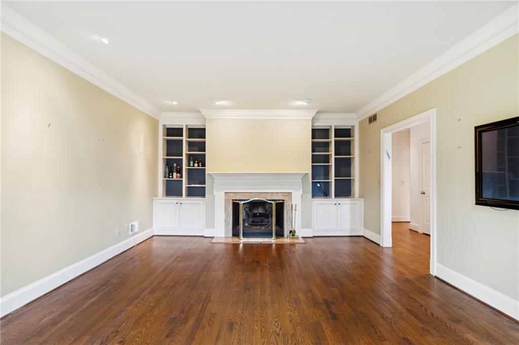 70 Paces West Court NW