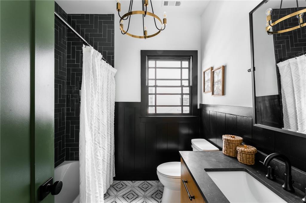 419 N Highland Avenue NE