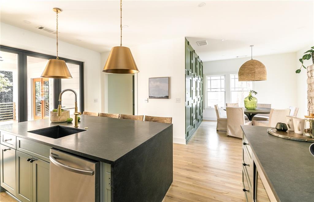 419 N Highland Avenue NE