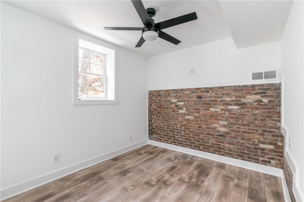 419 N Highland Avenue NE