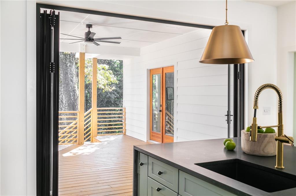 419 N Highland Avenue NE