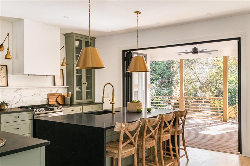 419 N Highland Avenue NE