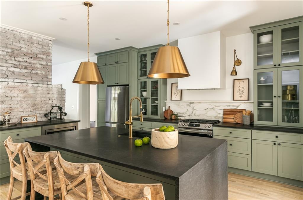 419 N Highland Avenue NE