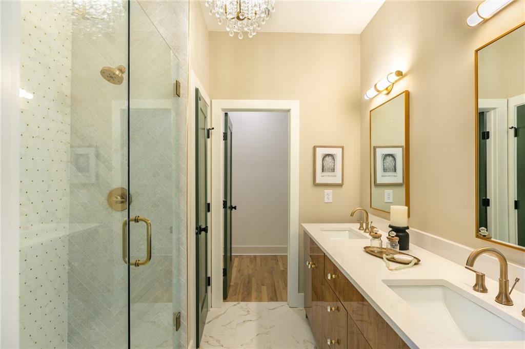 419 N Highland Avenue NE