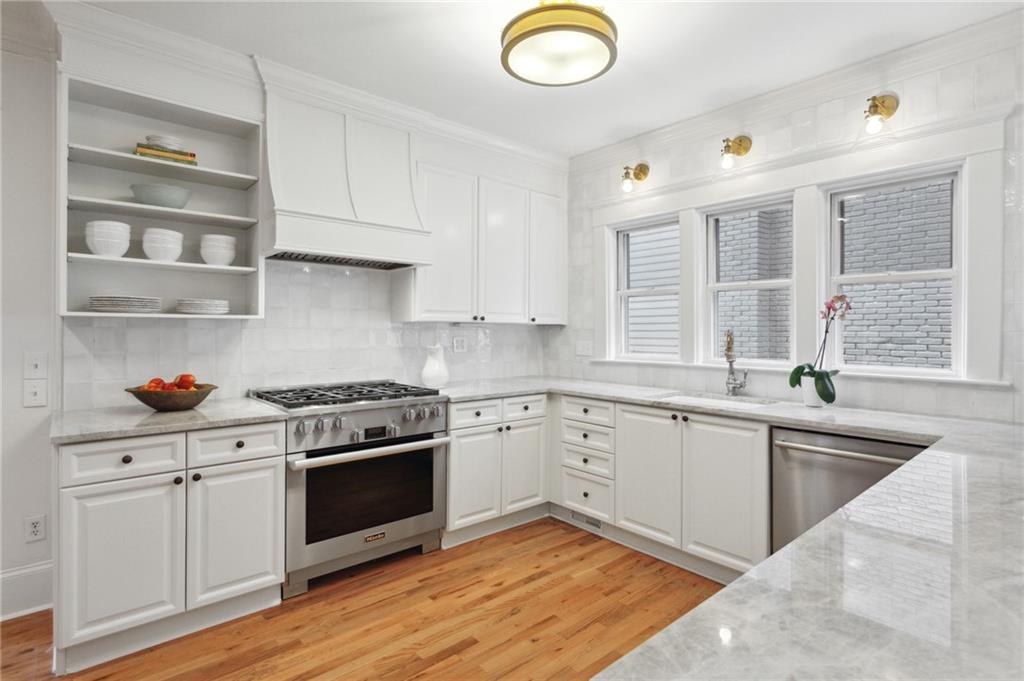 18 Walker Terrace NE