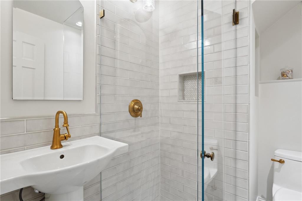 18 Walker Terrace NE