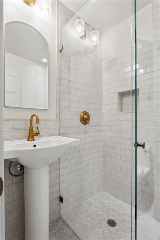 18 Walker Terrace NE