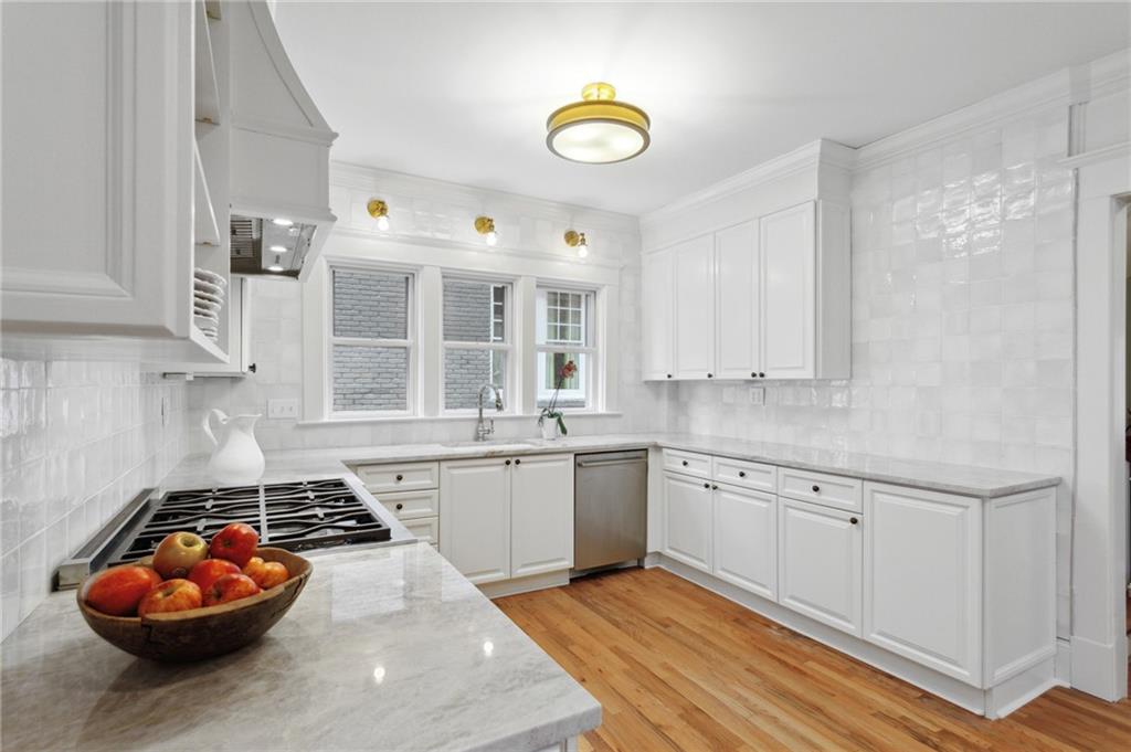 18 Walker Terrace NE