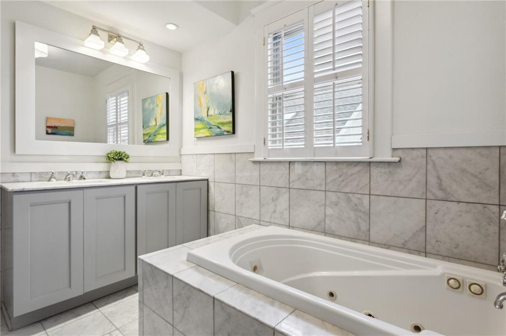 18 Walker Terrace NE