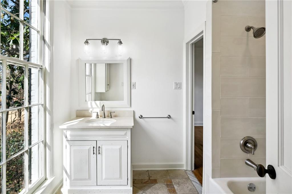 3511 Paces Valley Road NW