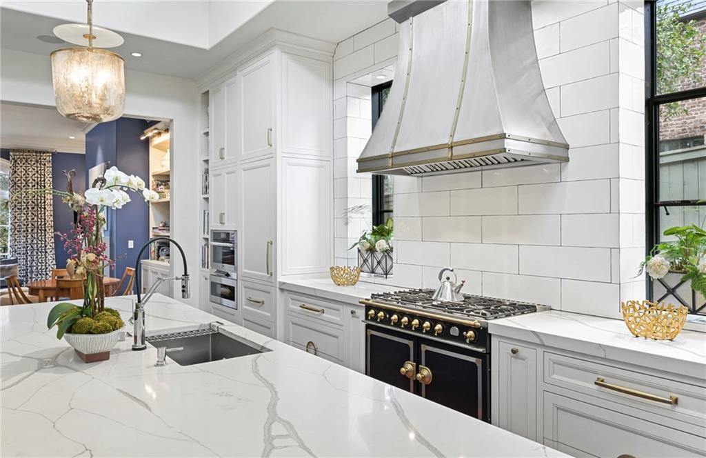 2551 Potomac Avenue NE