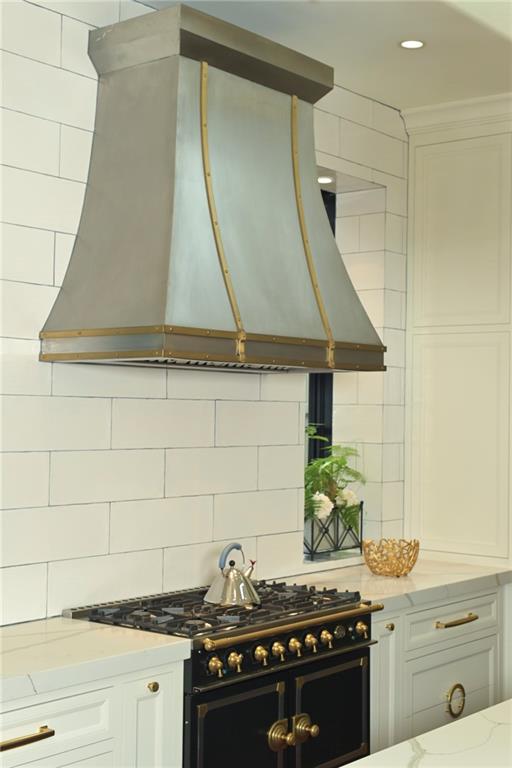 2551 Potomac Avenue NE