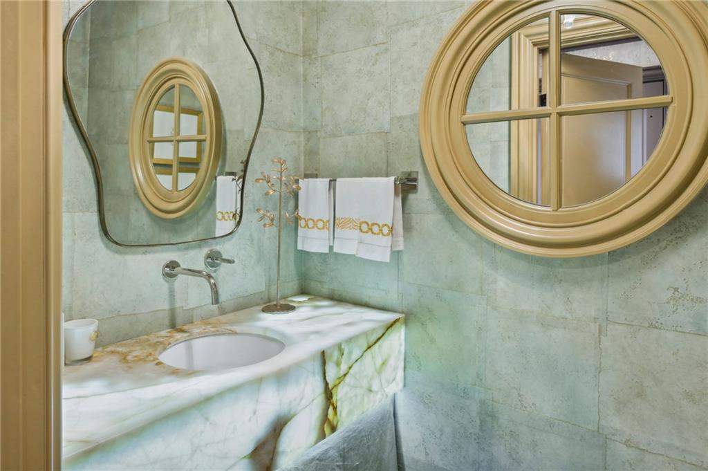 2551 Potomac Avenue NE