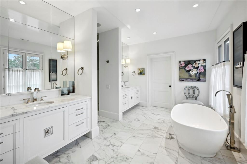 2551 Potomac Avenue NE