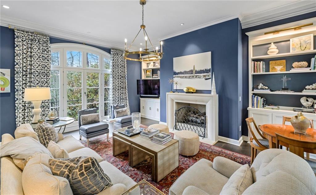 2551 Potomac Avenue NE