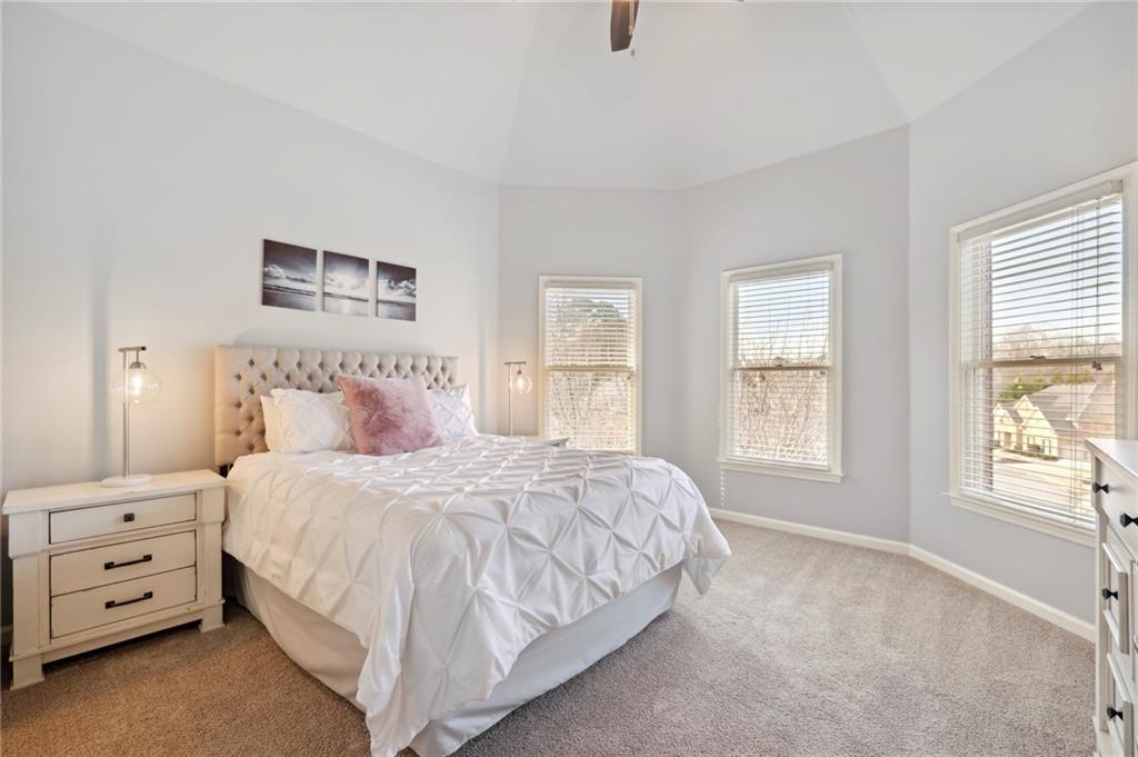 405 Garrick Point