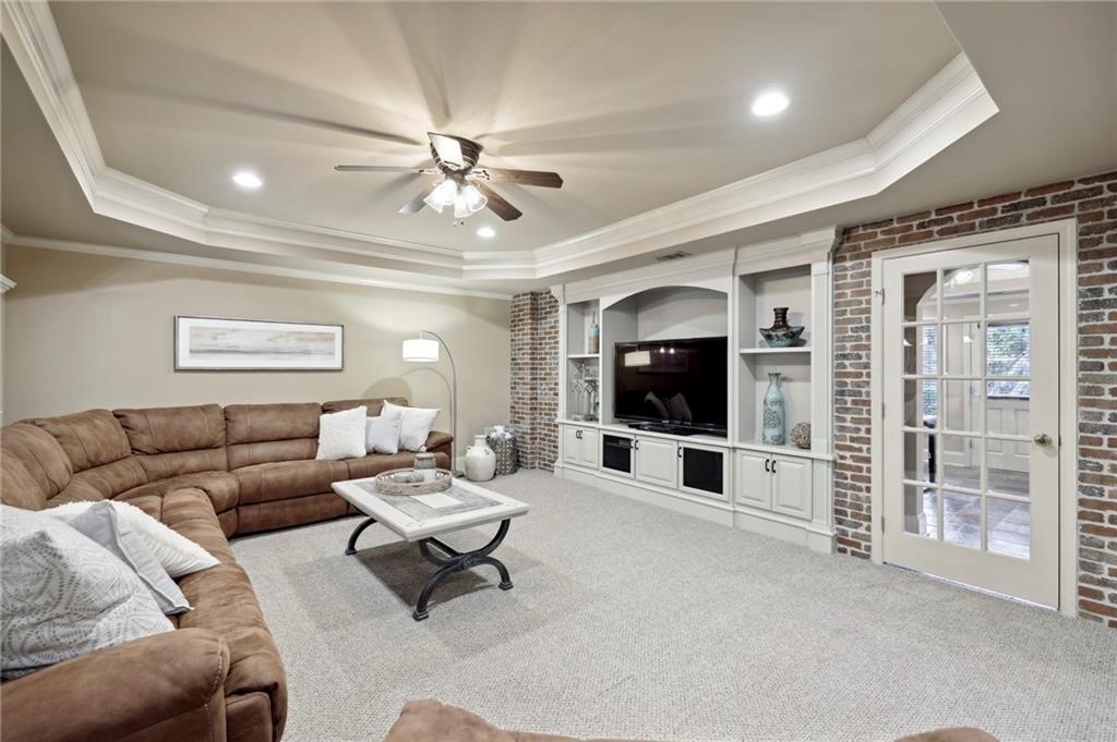 405 Garrick Point