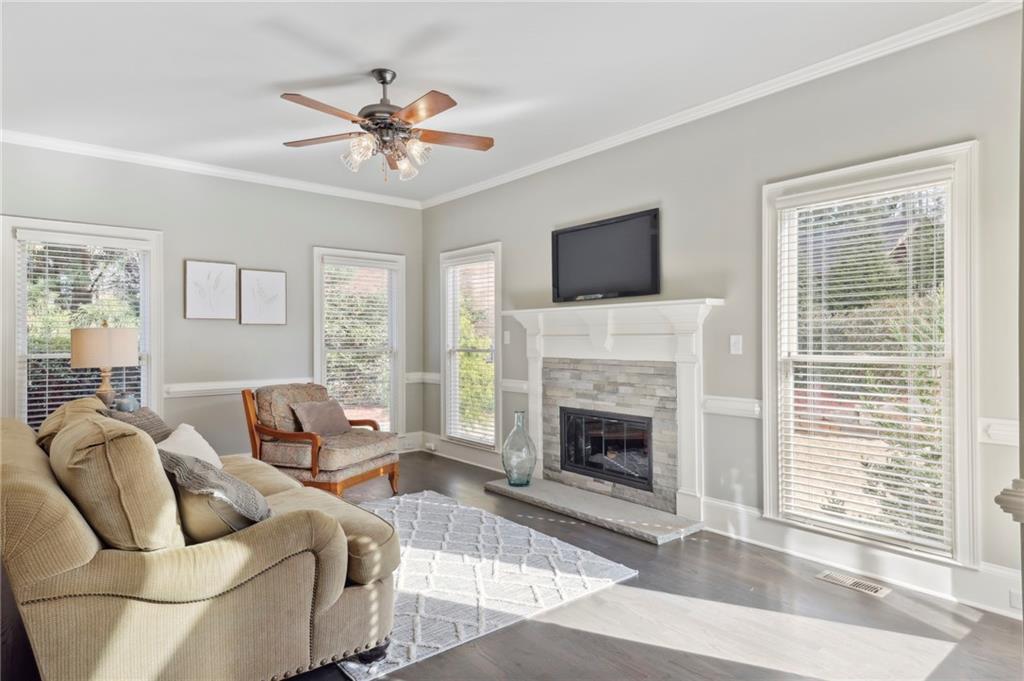 405 Garrick Point
