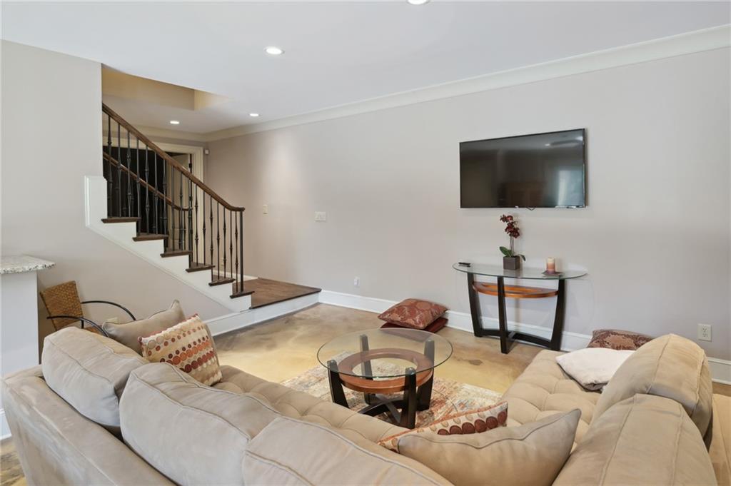 1601 Friar Tuck Road NE