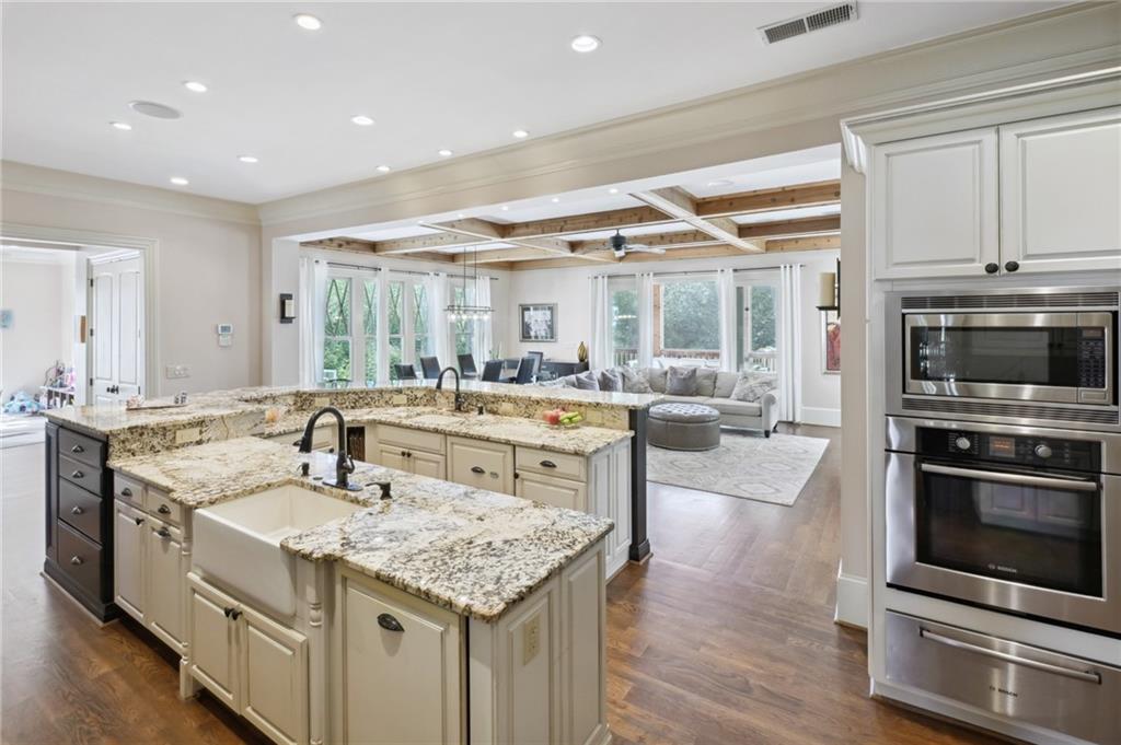 1601 Friar Tuck Road NE