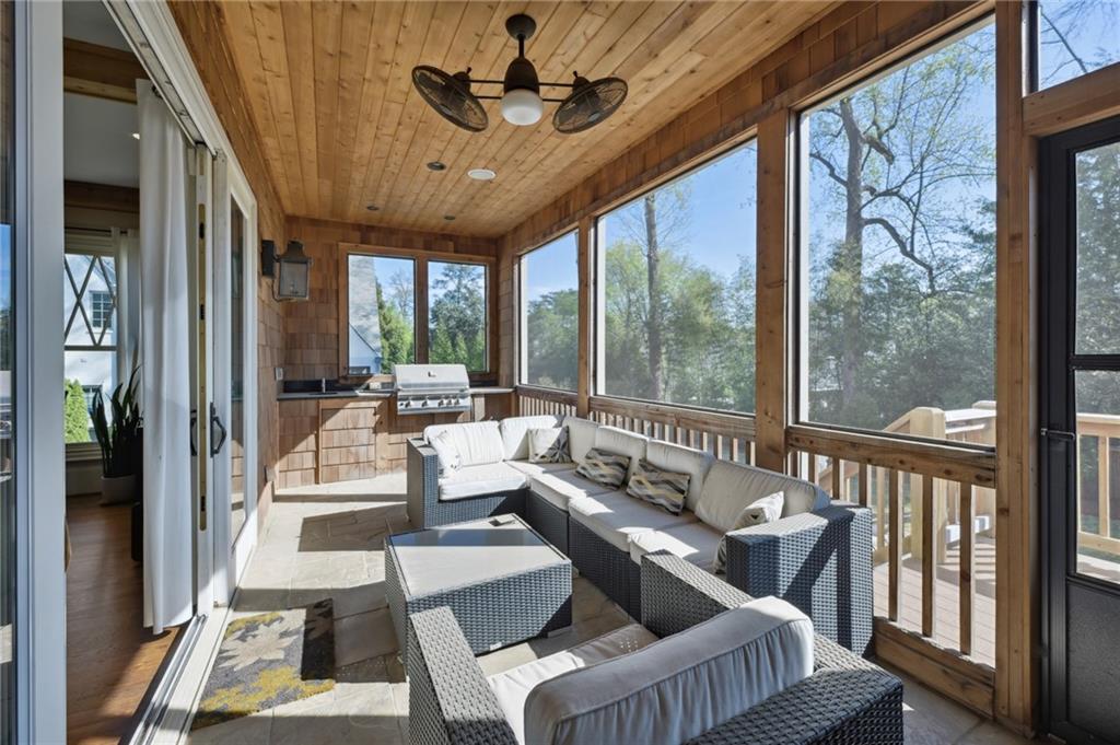 1601 Friar Tuck Road NE