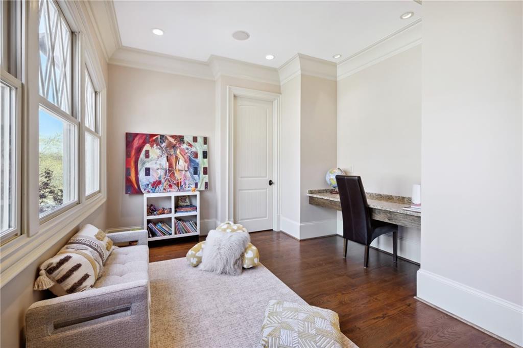 1601 Friar Tuck Road NE