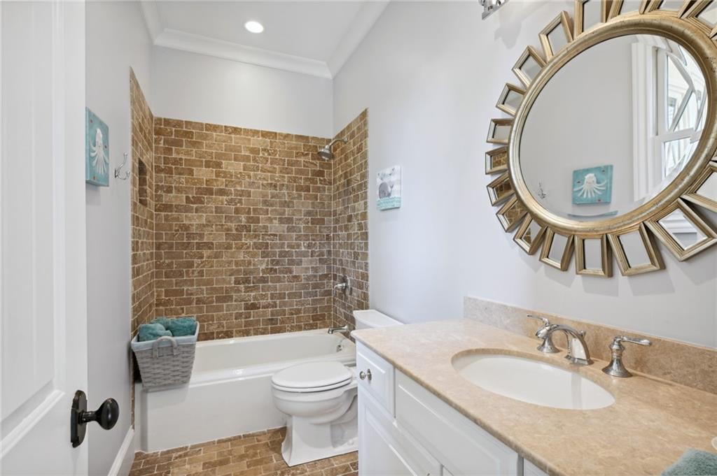 1601 Friar Tuck Road NE