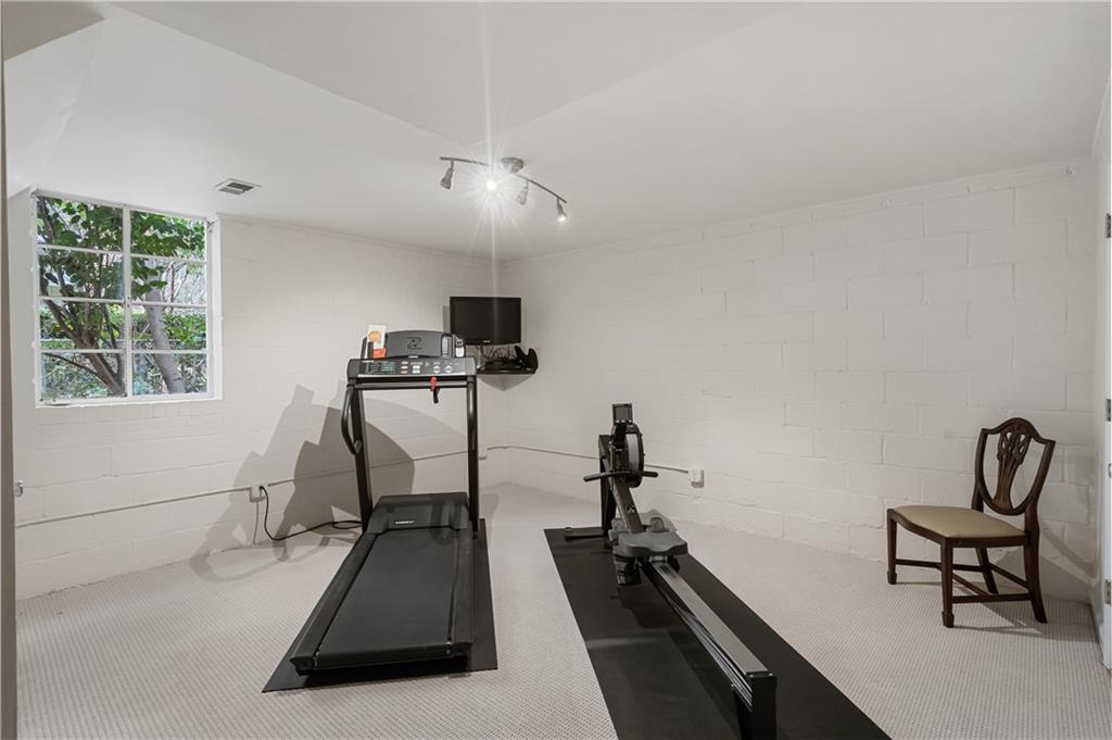 2778 Ridgewood Road NW