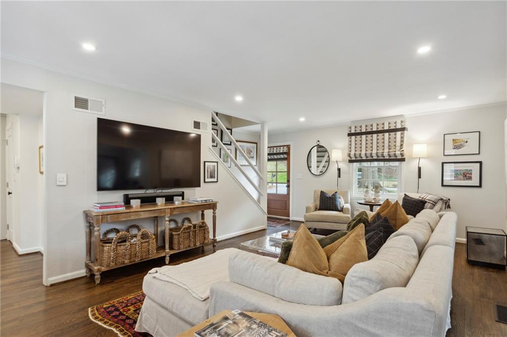 2710 Ridgemore Road NW