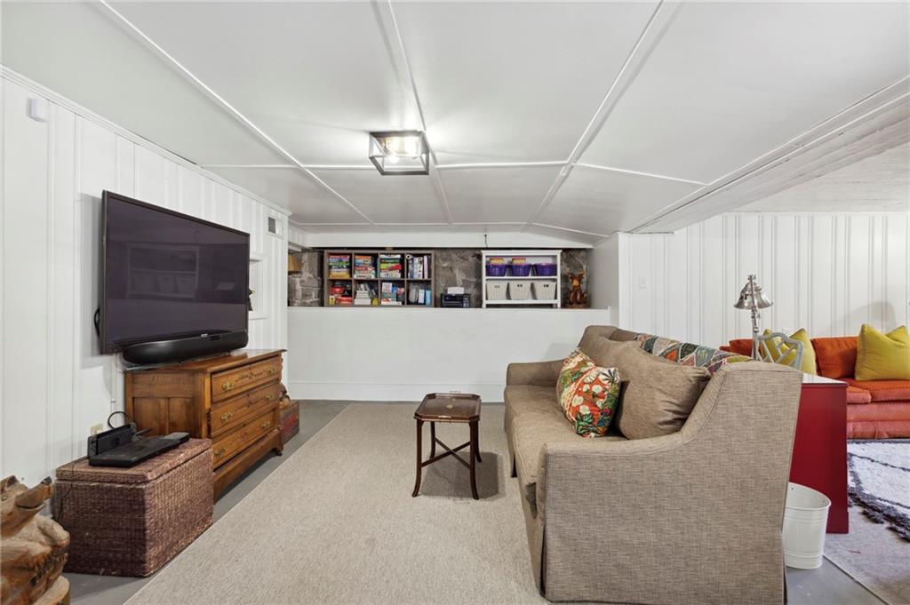 2710 Ridgemore Road NW