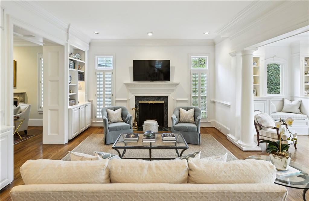 1041 Farmington Lane NE