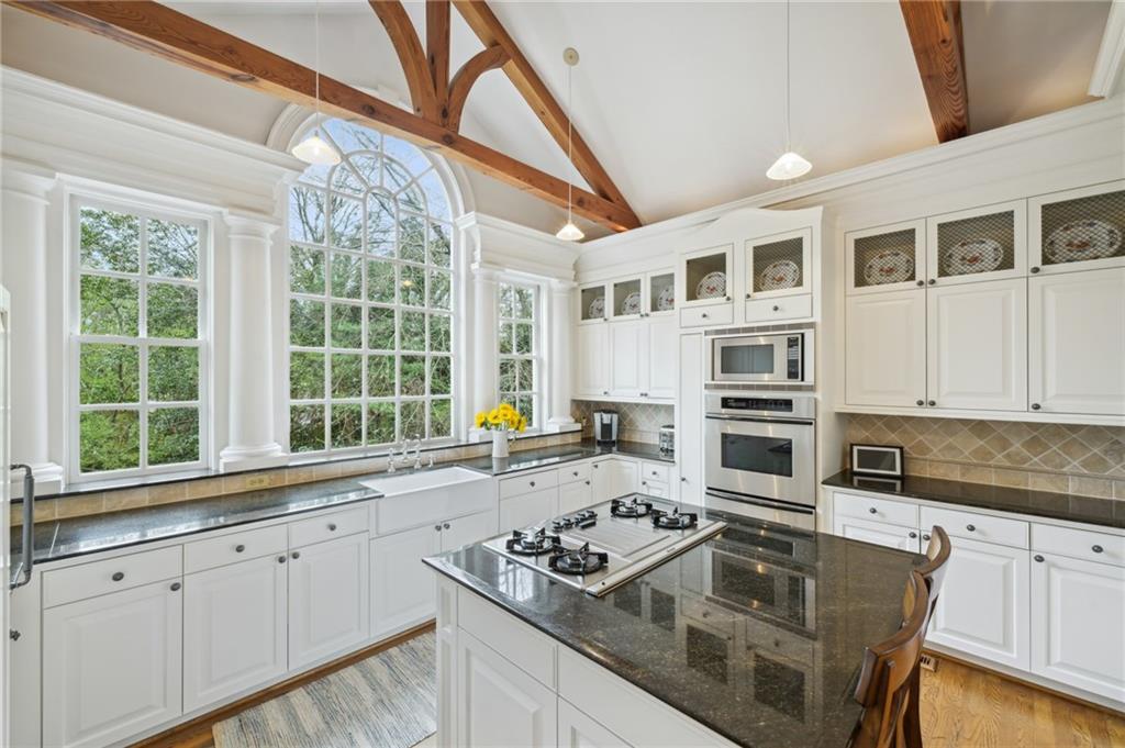 1041 Farmington Lane NE