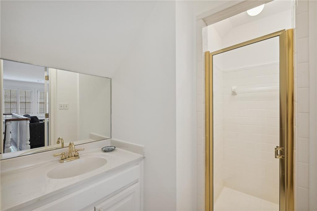 1041 Farmington Lane NE