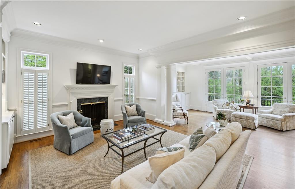 1041 Farmington Lane NE