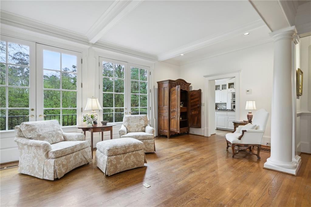 1041 Farmington Lane NE